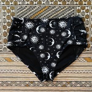 Mid/high waist sun and moon bikini bottoms small hot topic